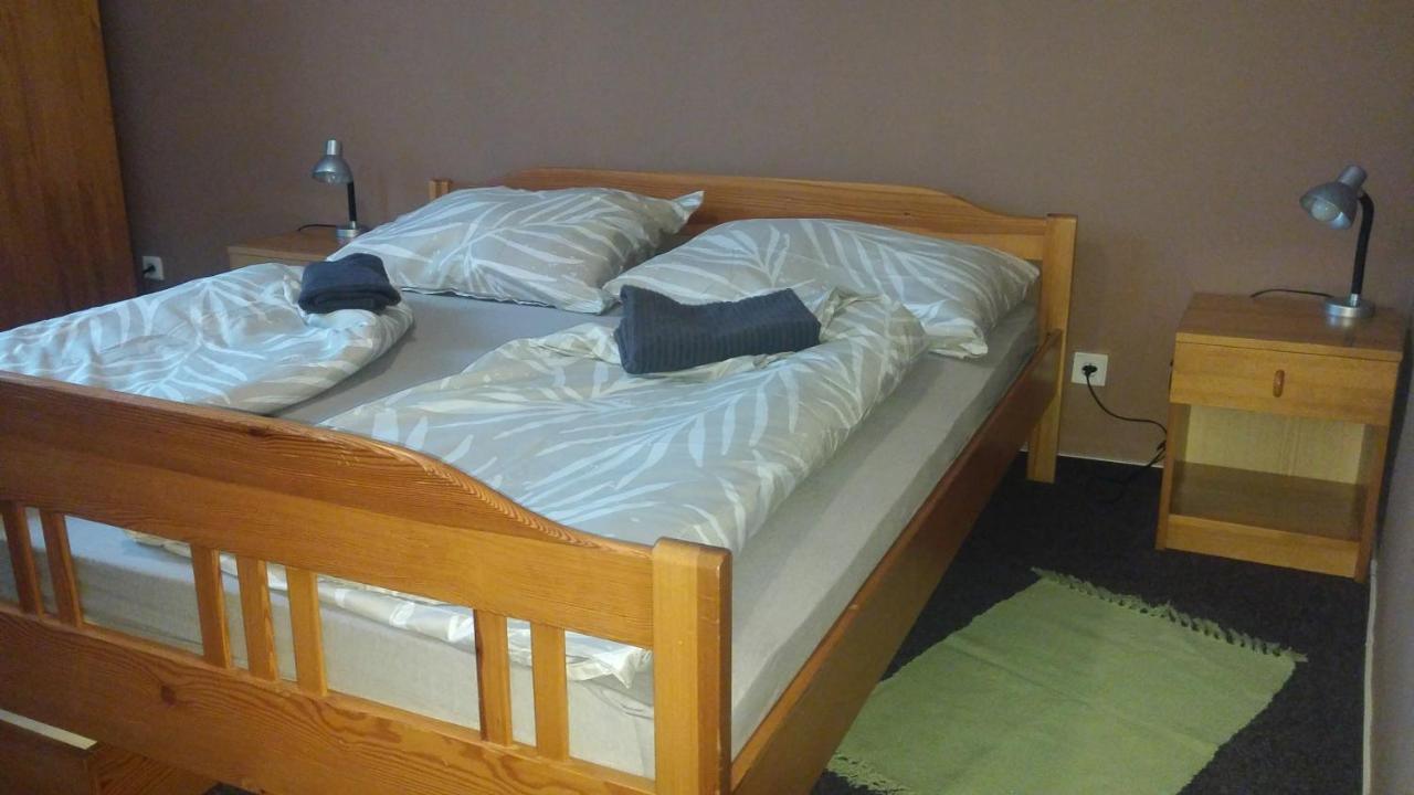 Penzion Lara Τσέσκε Μπουντεγιόβιτσε Εξωτερικό φωτογραφία